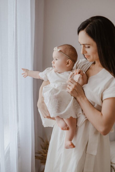 matchy matchy sukienka dla mamy i córki na chrzest w kolorze śmietankowym z bawełny haftowanej lilen